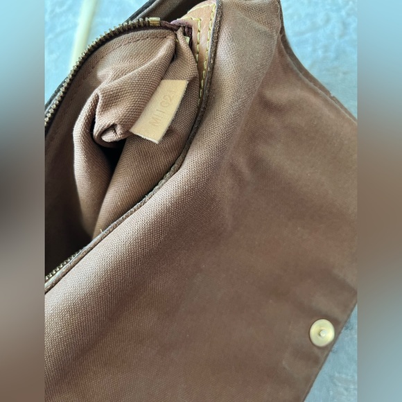 Authentic Louis Vuitton Monogram Canvas Looping PM Handbag - Picture 10 of 12